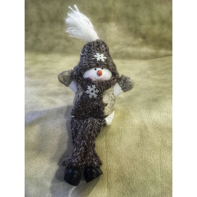Lógó lábú hóember- kötött, barna1